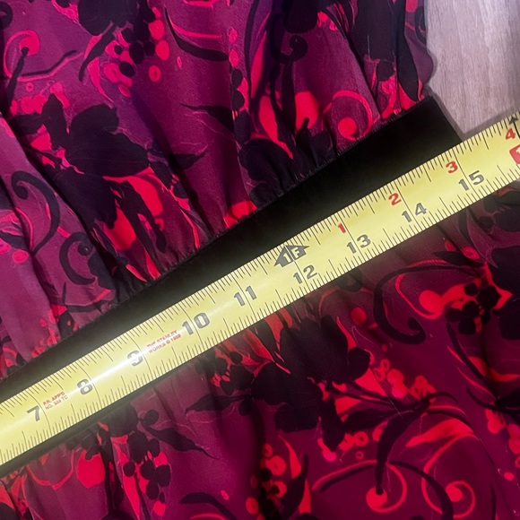 Chic Long Sleeve Floral Dress in Red and Black - Picture 12 of 16